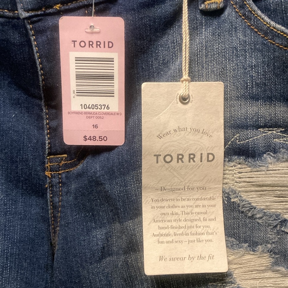 Torrid NWT boyfriend jean shorts size 16 - Picture 2 of 4